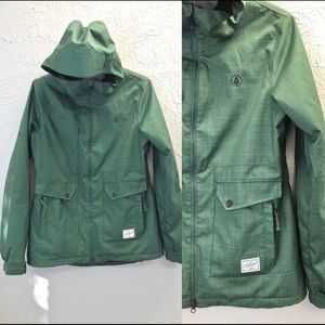 ✨Volcom✨ ski/snowboard coat, in evergreen. Size L.